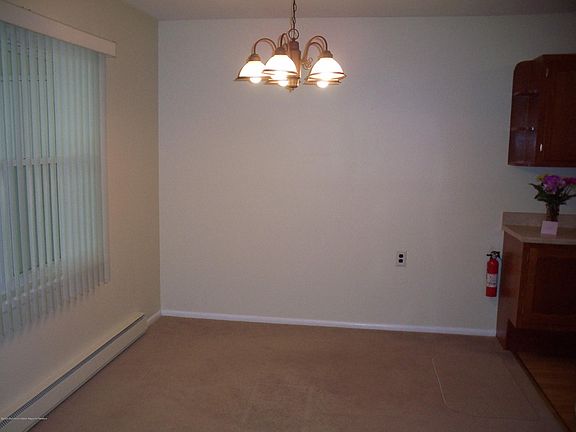 4th image of 92B Edinburgh Ln #1002
