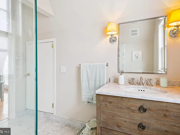 116 N Union St — Photo 14
