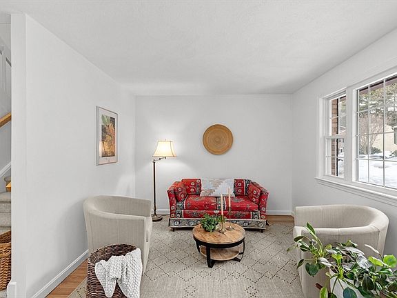 4th image of 4 Treetop Ln Unit 4