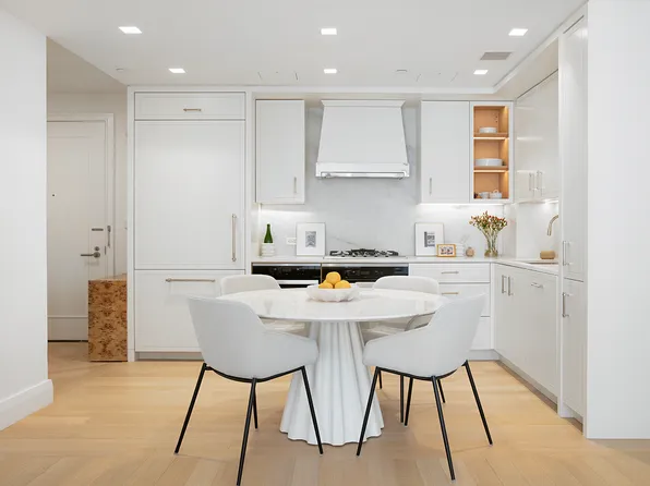 200 East 83rd Street image 4 of 25