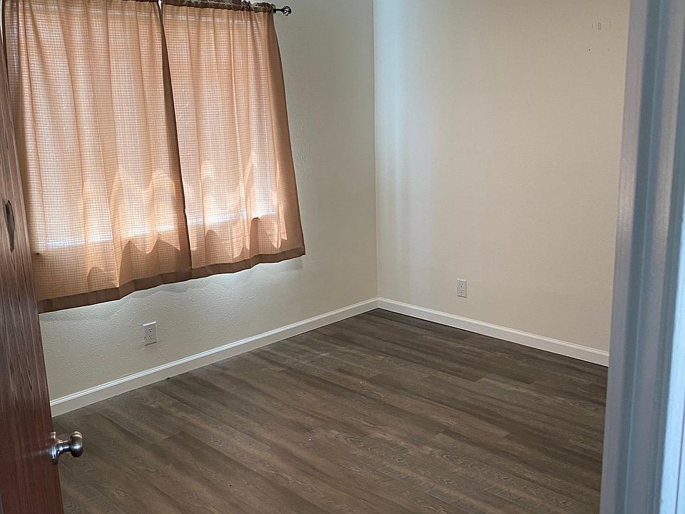 1st image of 2127 Gold Ave SE #4