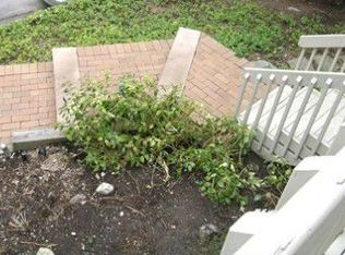 63 Oakdale Rd, Centerport, NY 11721