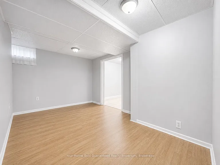 37 Mayfair Dr — Photo 11