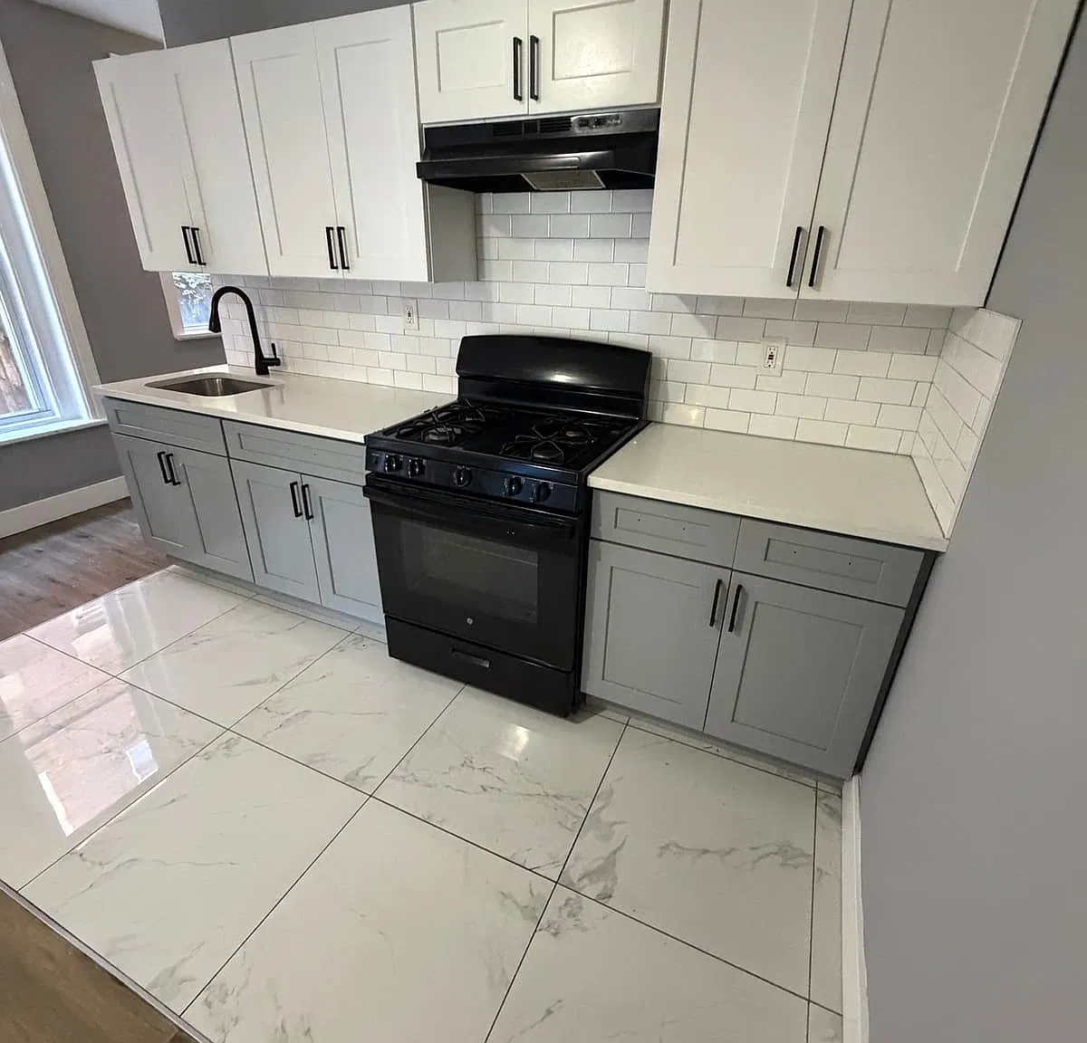 3 bed, 1000 sqft, $2,200 — Photo 1