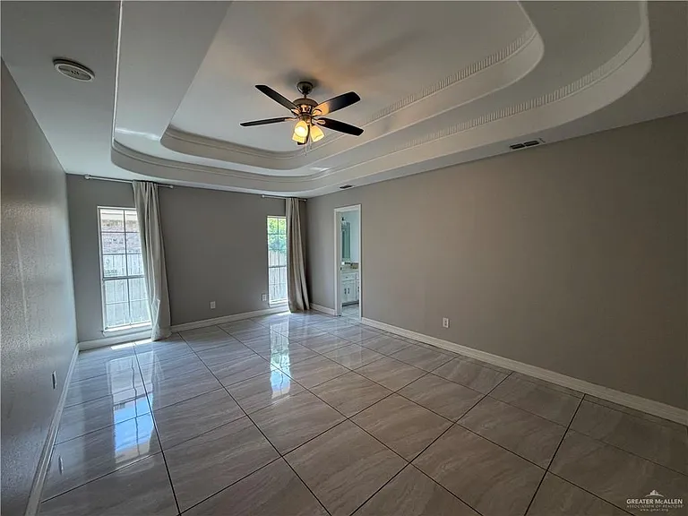 512 E Redbud Ave — Photo 7