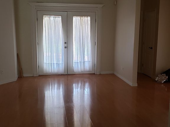 3rd image of 3512 Chablis Dr