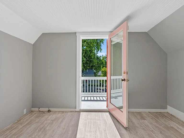 547 Randolph Street — Photo 15