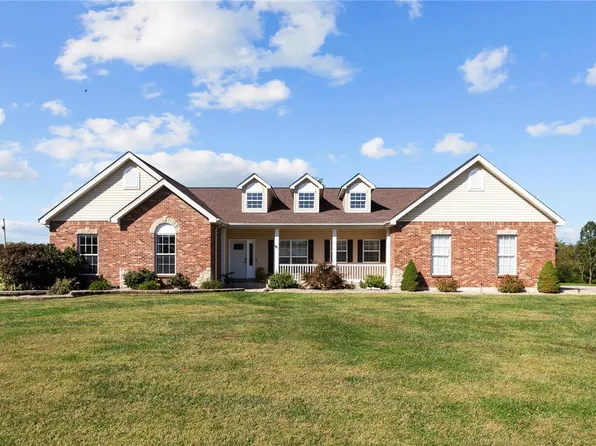 301 Foristell Manors Dr, Foristell, MO 63348