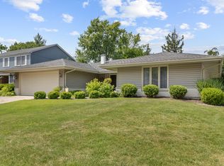 912 Eden Dr, Schaumburg, IL 60195