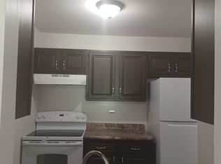 185 Glen St APT 1C, Grayslake, IL 60030