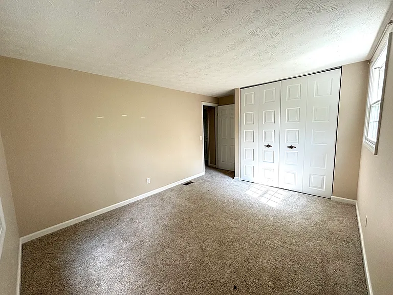 5835 Woodpine Ct — Photo 13