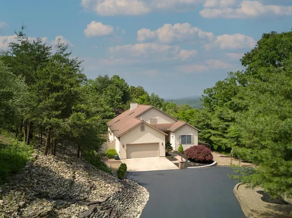 1135 Checkerberry Ln, Lock Haven, PA 17745