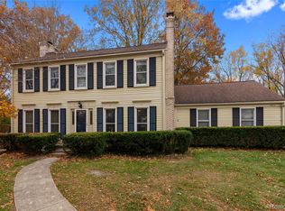 5023 Meadowbrook Dr, West Bloomfield, MI 48322