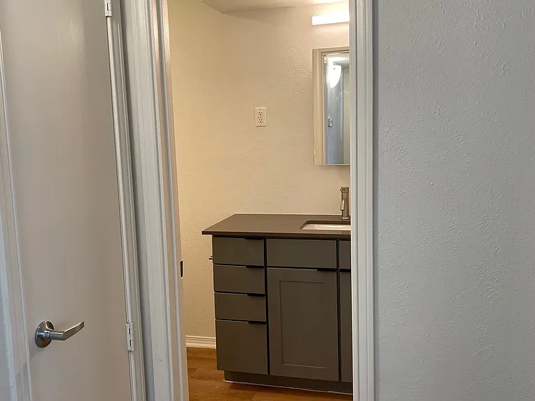 Tara Apartments — Photo 32