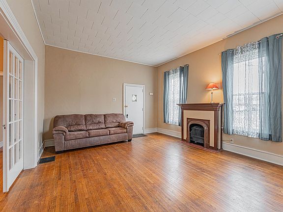 4th image of 310 Pekin St