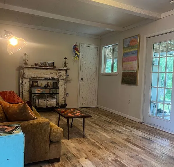 8 Penny Ln — Photo 2