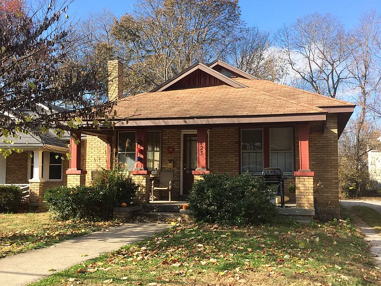 423 Kentucky Ct — Photo 1