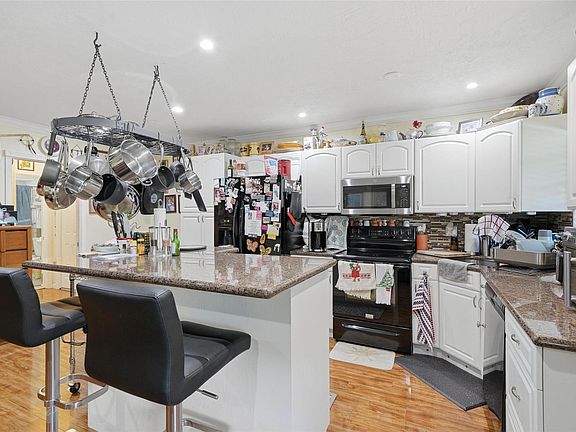 4th image of 3510 Harrison Street #10