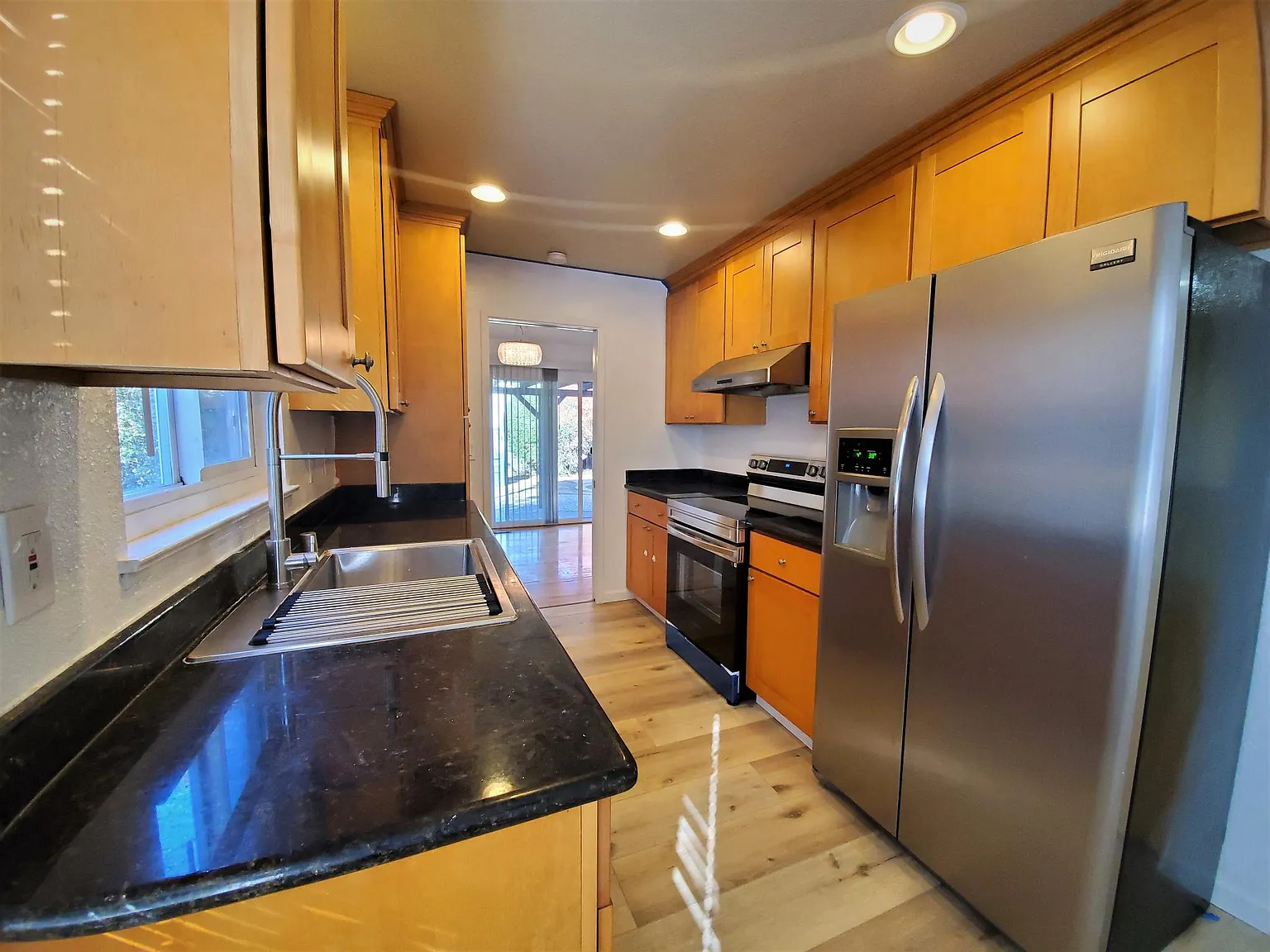3 bed, 1392 sqft, $5,300 — Photo 3