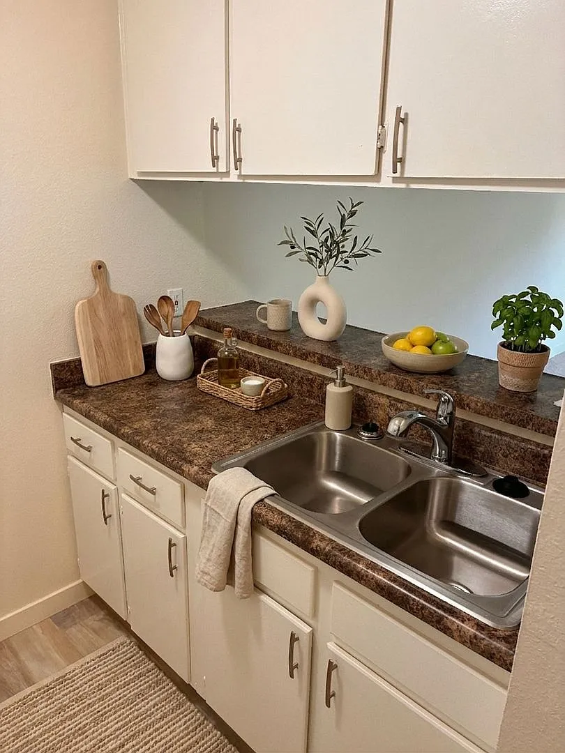 10231 Pinewood Ave — Photo 3