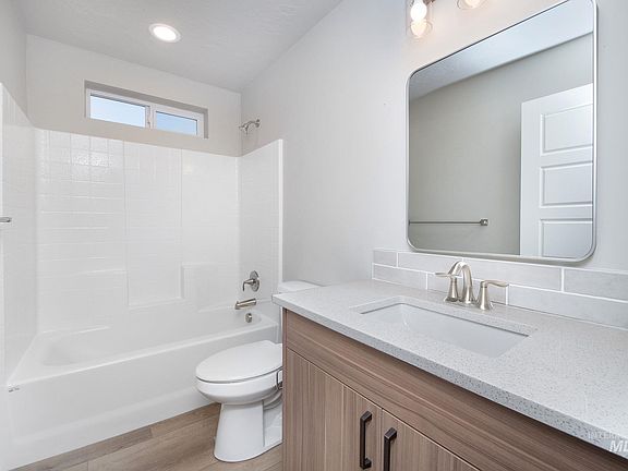 4th image of 1213 Phillips Cir