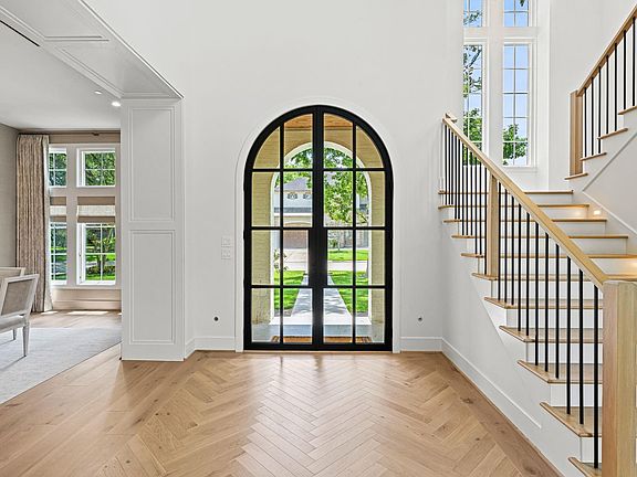 3rd image of 8722 Lupton Ln