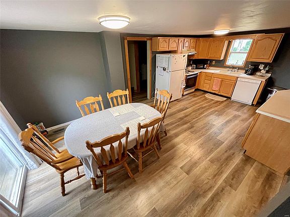 5th image of 203 College St