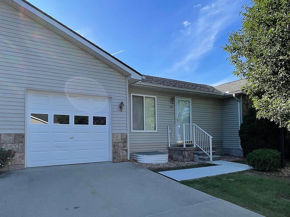 251 Ontario Ln, photo 2