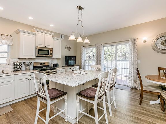 5th image of 33 Paddington Cir