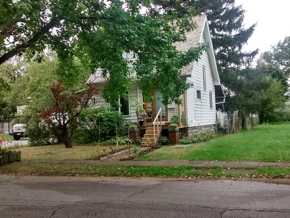 1st image of 3778 W 132nd St