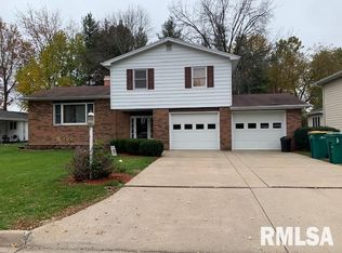 1133 Karenoaks Dr, Macomb, IL 61455