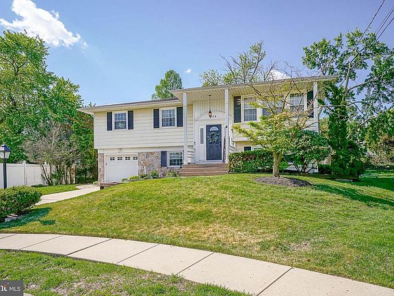3rd image of 428 Temple Ct