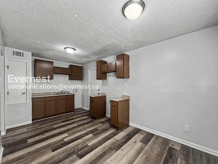 Building Photo - 4620 Sunnybrook St