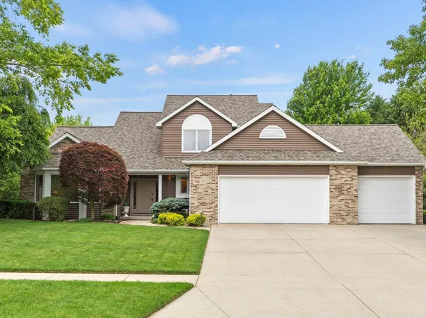 1123 Essex Dr, Auburn, IN 46706