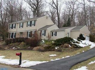 691 Twin Bridge Dr, Wayne, PA 19087