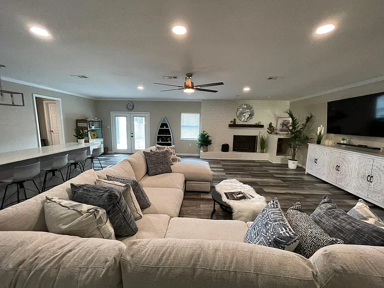 3305 Bayou Blvd — Photo 4
