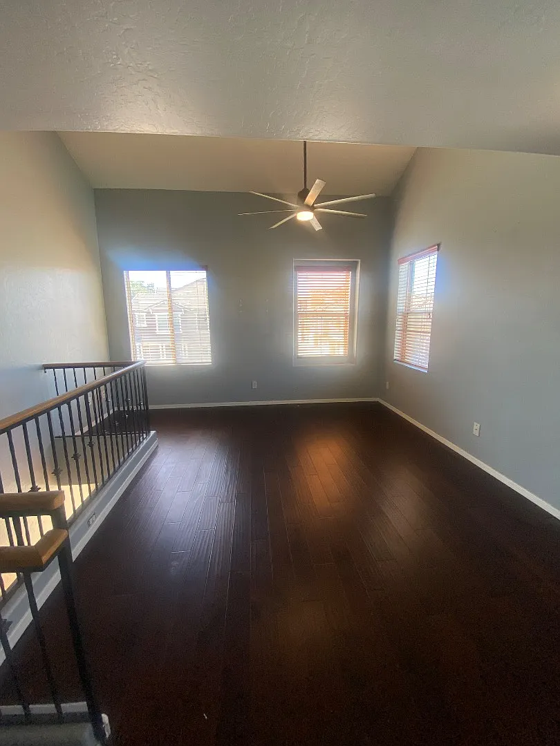 454 N Alder Ct — Photo 3