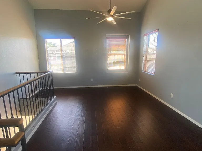 454 N Alder Ct — Photo 3