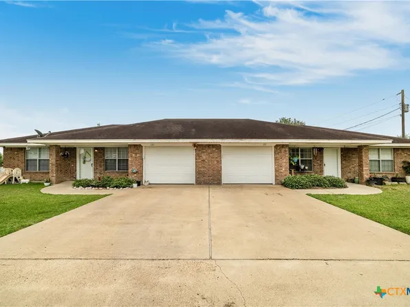 123 & 125 6th St, Edna, TX 77957