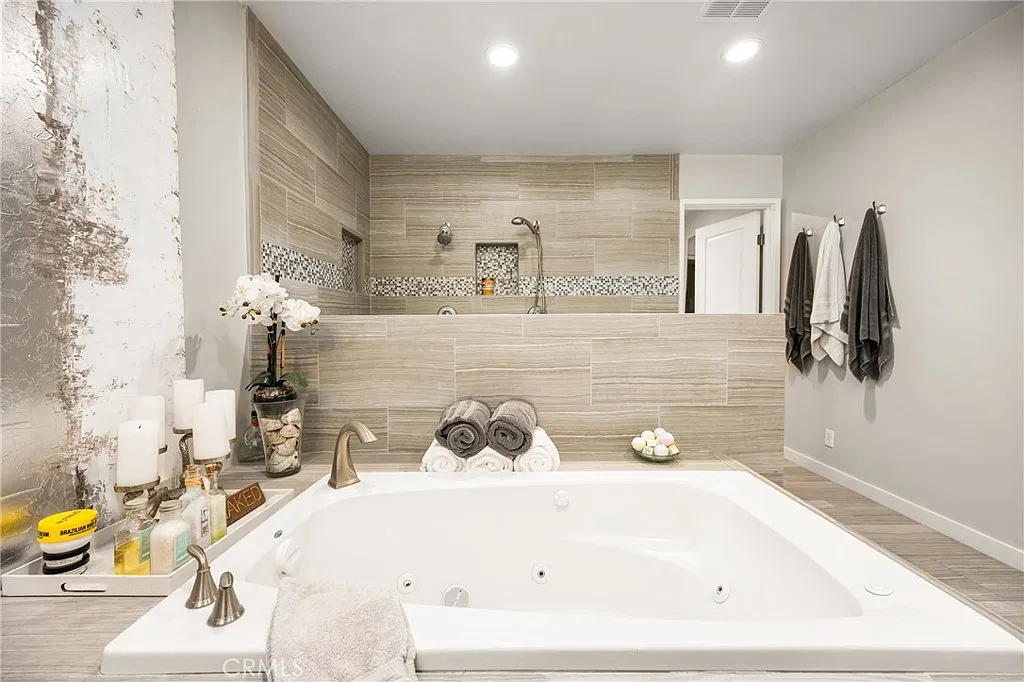 3 bed, 1622 sqft, $4,999 — Photo 1