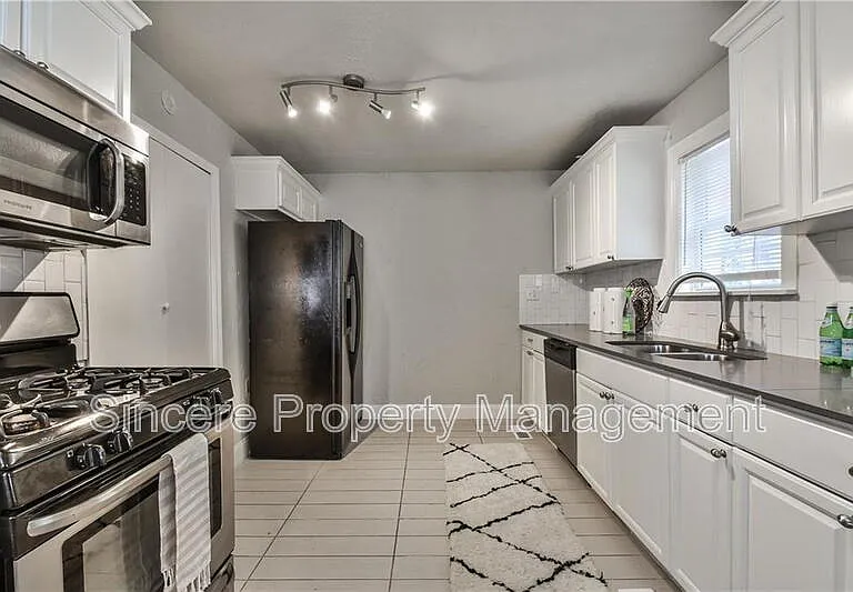 2217 NW 25th St — Photo 6
