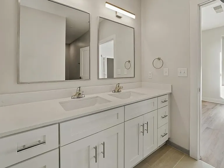 327 W Summit Hill Dr #414 — Photo 24