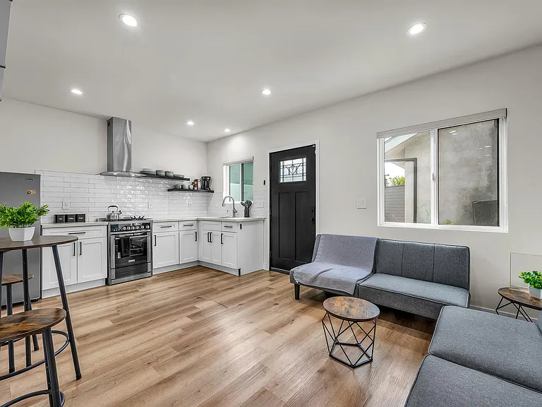 5108 Greenbush Ave — Photo 11