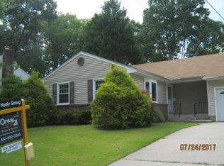 109 Lakeside Dr, Glassboro, NJ 08028