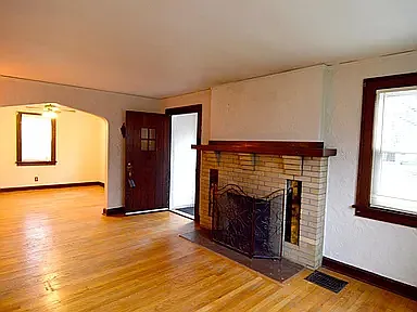 903 E Washington St — Photo 2