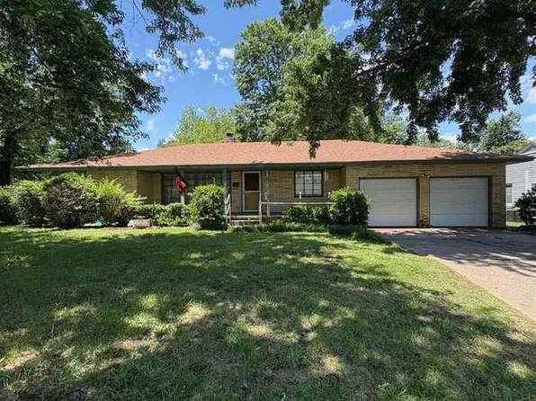 300 N 13th St, Ponca City, OK 74601