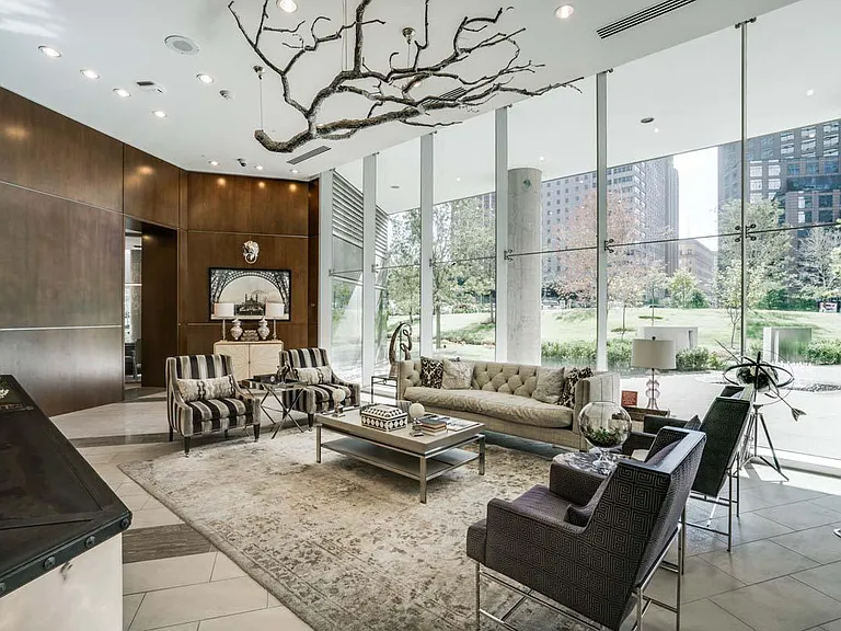 One Dallas Center — Photo 27