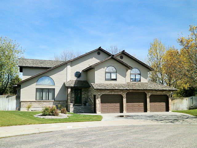 1st image of 2751 Waterford Ct