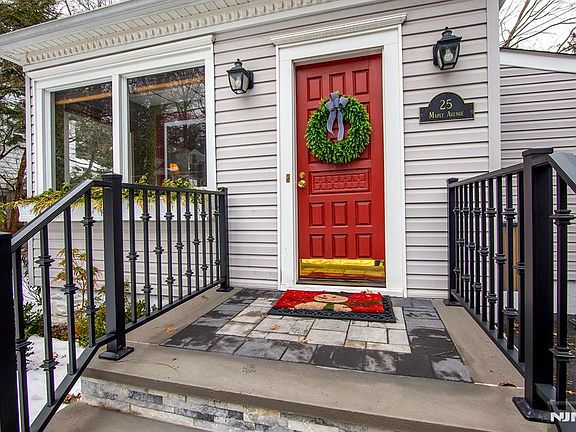 4th image of 25 Maple Ave