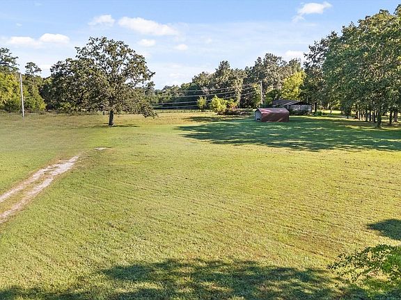 3rd image of 1370 Saunders Rd
